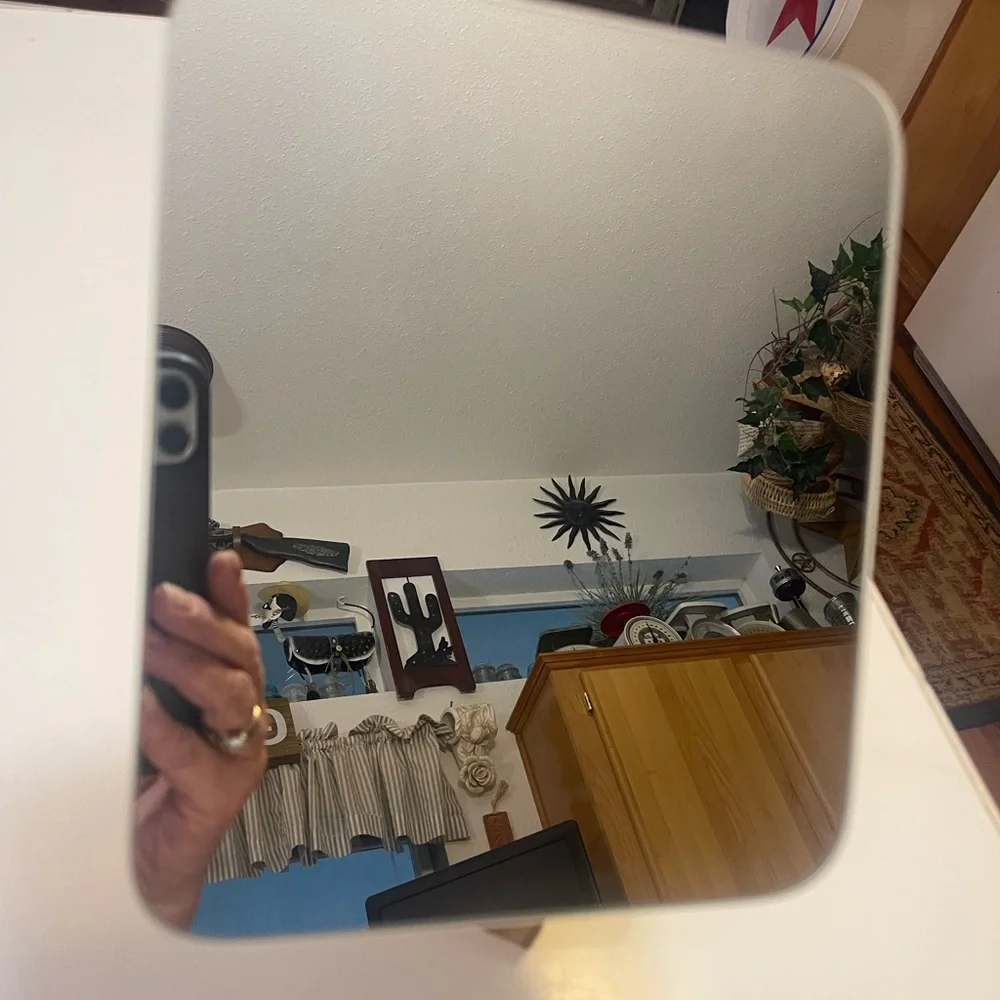 Vanity mirror